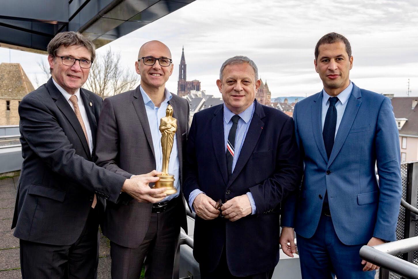 Remise d'une distinction à Nabil Bennacer